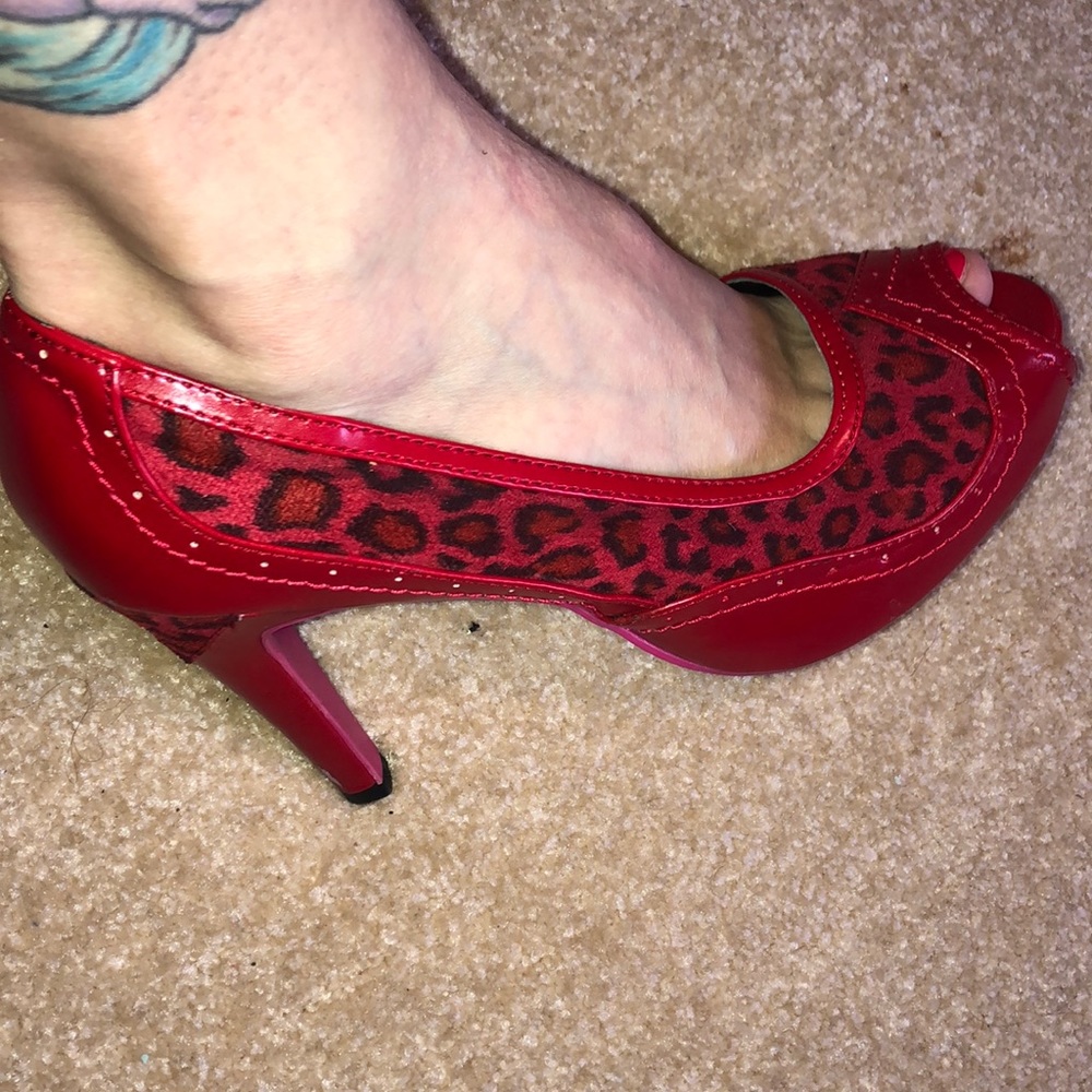 Red leopard pumps - Picture 2 of 10